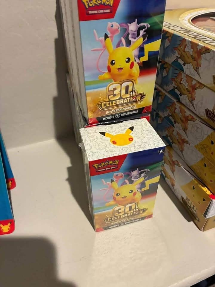 Pokémon TCG: 30th Celebration Booster Bundle - Image 3